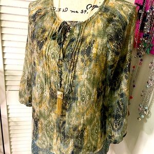 💥Liz Claiborne Green Sheer  Top.
